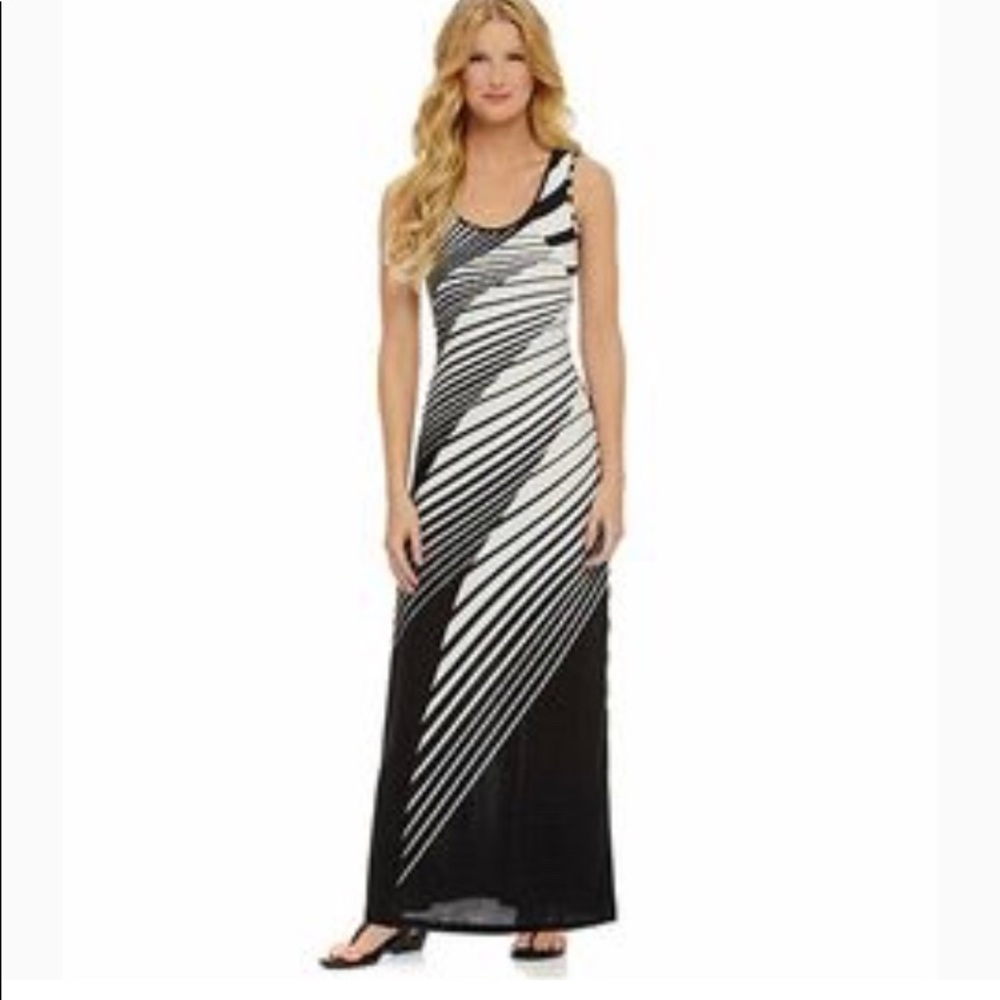 Catch My I Black/White Maxi Dress